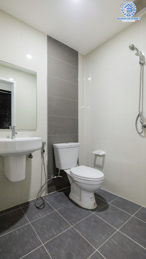 ทาวน์เฮ้าส์มือสองย่านนนทบุรี โครงการ คาซ่าซิตี้ ราชพฤกษ์-พระราม5 บ้านสวยพร้อมอยู่  เนื้อที่ 18.50 ตร.ว. ฟังก์ชัน 3 ห้องนอน 2 ห้องน้ำ *แถมเฟอร์นิเจอร์ให้ทั้งหลัง* พร้อมบิวท์อินห้องครัว บนทำเลที่เชื่อมต่อถนน รัตนาธิเบศร์, ราชพฤกษ์, นครอินทร์ เข้าเมืองสะดวก ใกล้รถไฟฟ้า สถานี "บางพลู"…